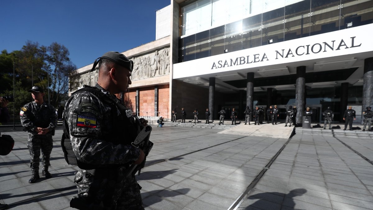 El 17 de junio se cumple un mes de la disolución de la Asamblea por decisión del presidente Guillermo Lasso. Permanece con resguardo policial y militar.