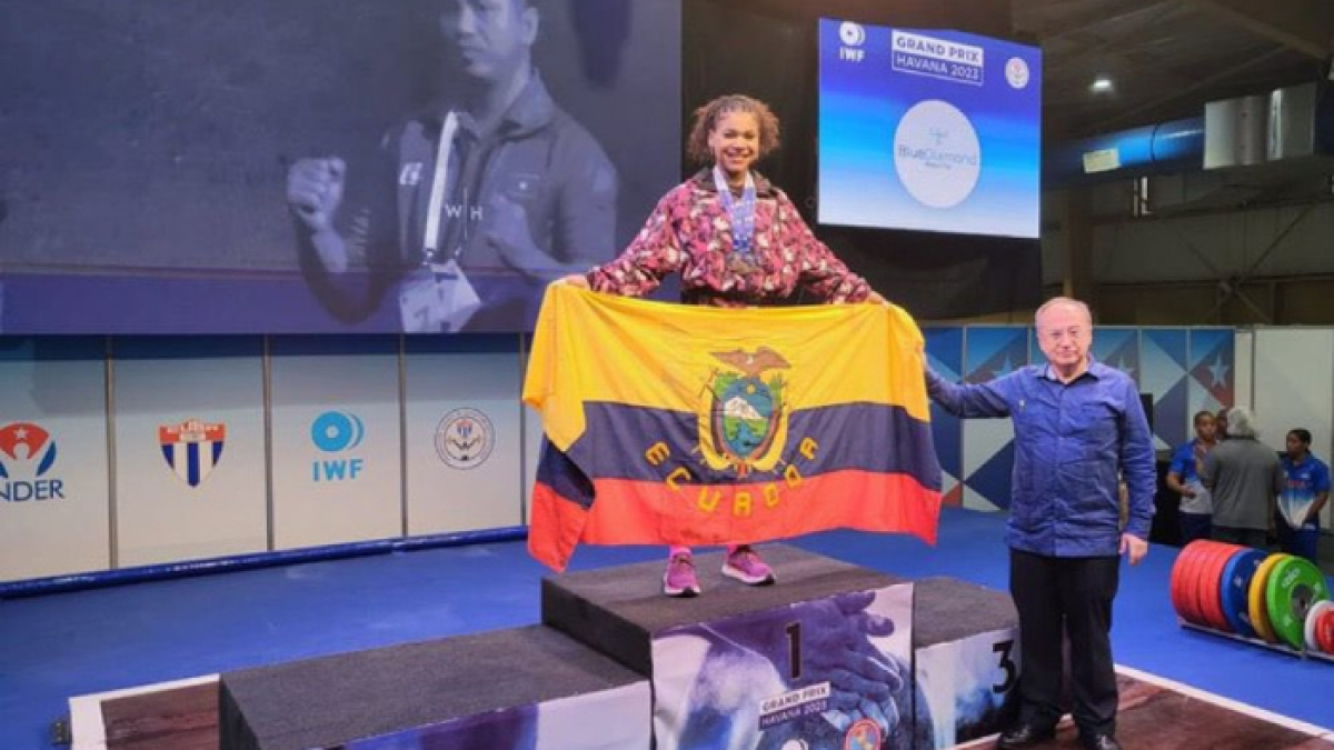 Angie Palacios rompió récord mundial en arranque y ganó medalla de oro, en el Gran Prix de halterofilia que se disputa en Cuba.