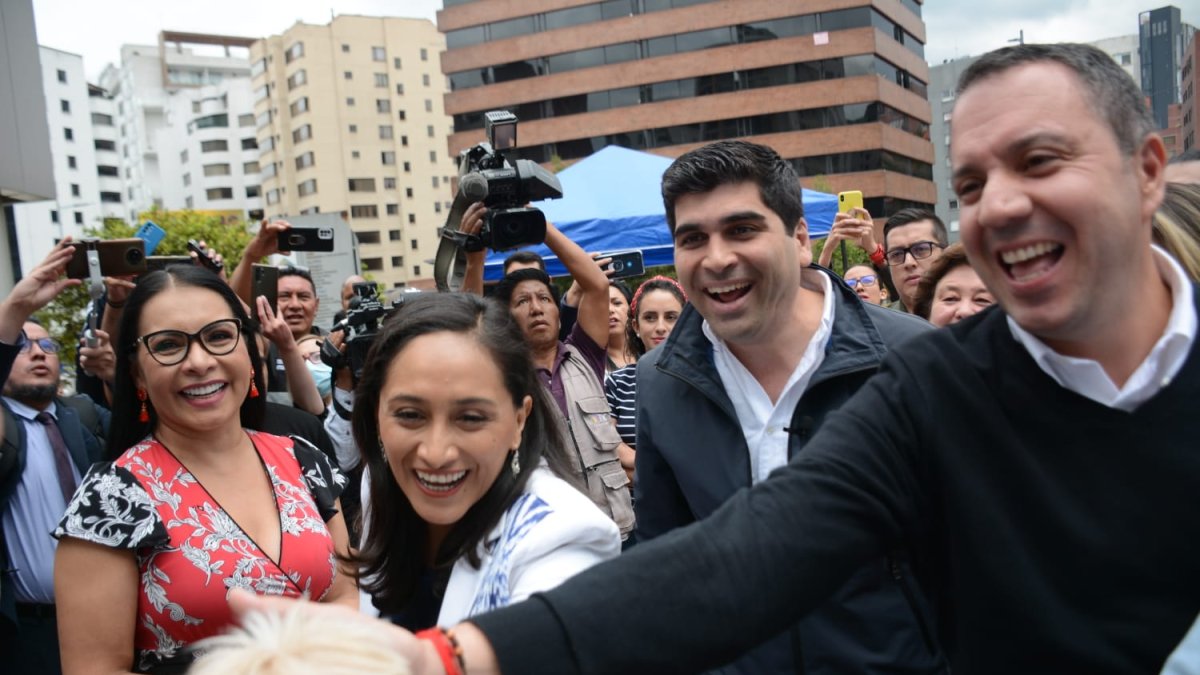 Antes de ser candidata, Érika Paredes (c) culminó una maestría en la universidad de Harvard.
