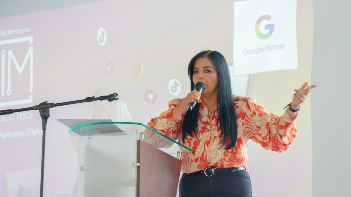 Patricia Hidalgo es académica, docente universitaria y experta en comunicación política.