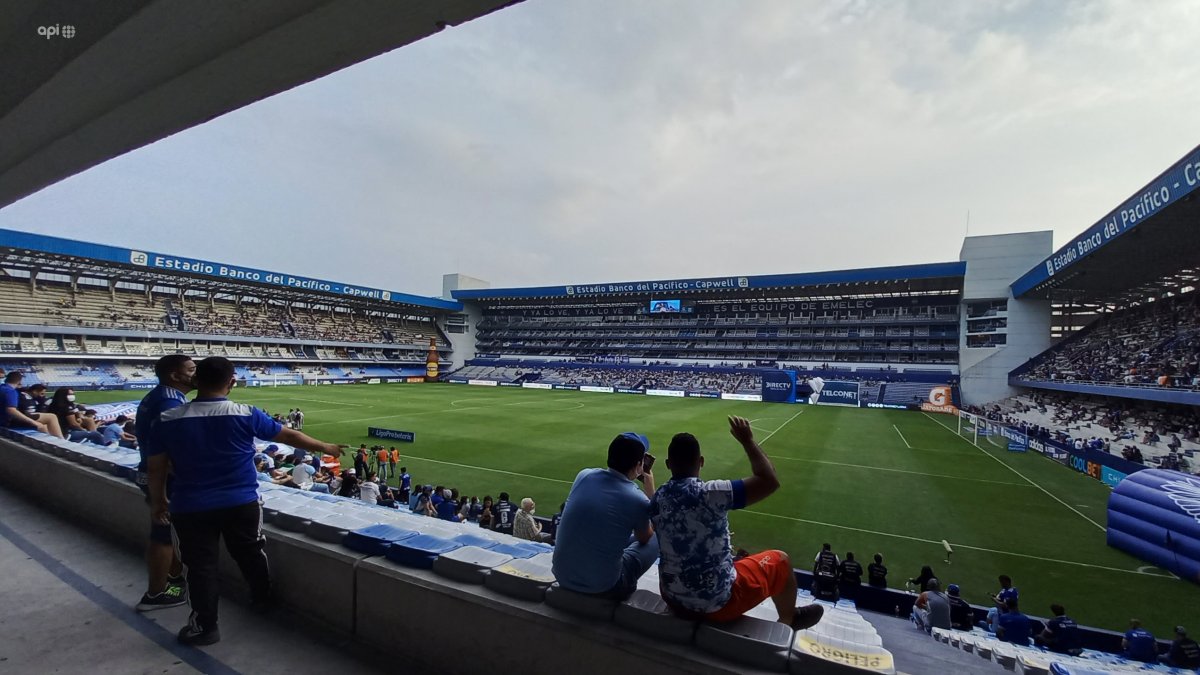 Por un lanzamiento de objeto con impacto, el estadio George Capwell fue sancionado.