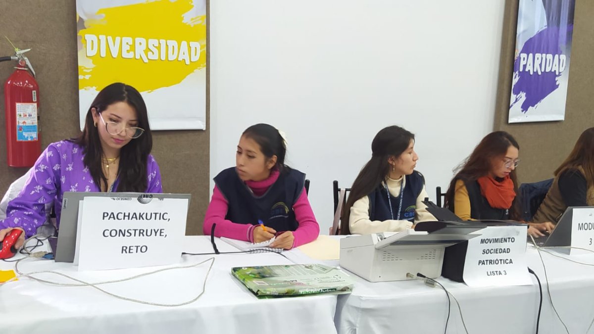 El personal técnico del CNE continuó este 15 de junio de 2023 revisando la documentación de las inscripciones de candidaturas y alianzas electorales.