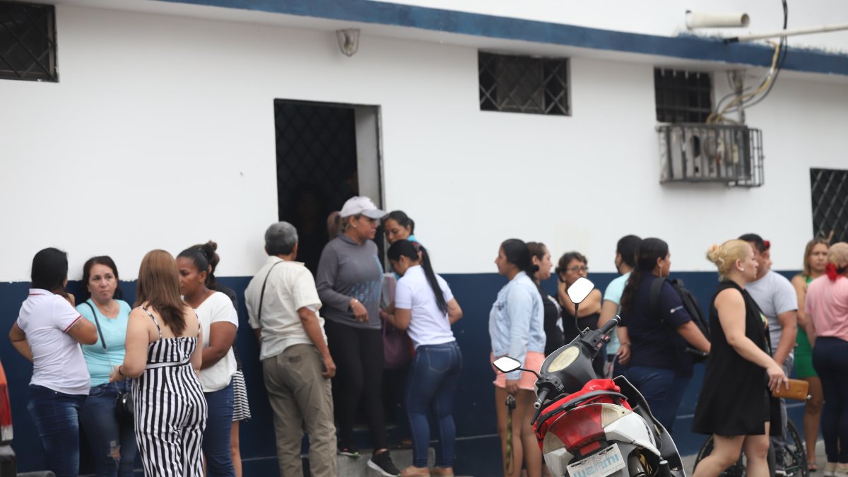 Hecho. Tras lo sucedido la mañana de ayer, varios padres acudieron al centro educativo para mantener un diálogo con la directora.