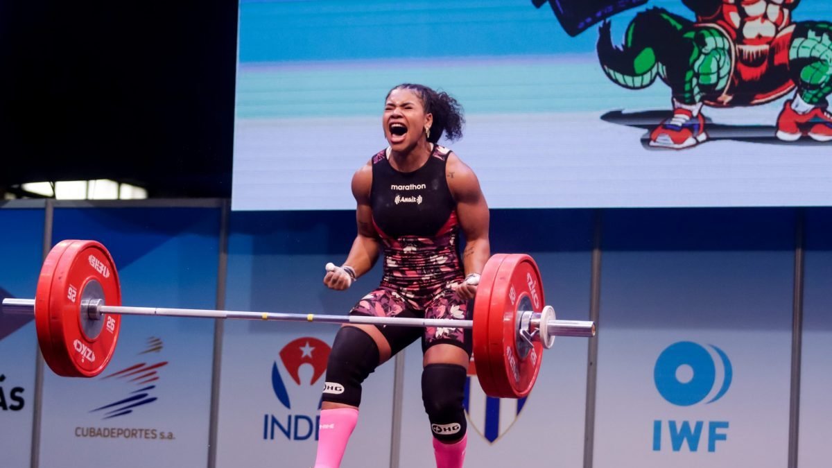 Angie Palacios y su emoción tras levantar los 120 kilos y establecer una  nueva marca mundial.