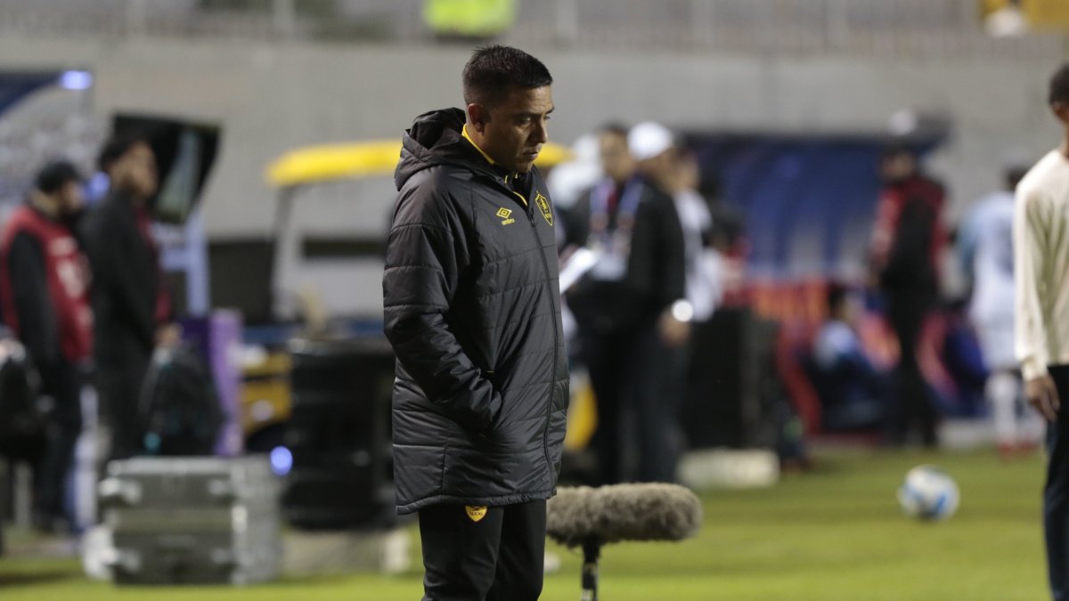 El entrenador venezolano César Farías estuvo cerca de 14 meses al frente de Aucas.