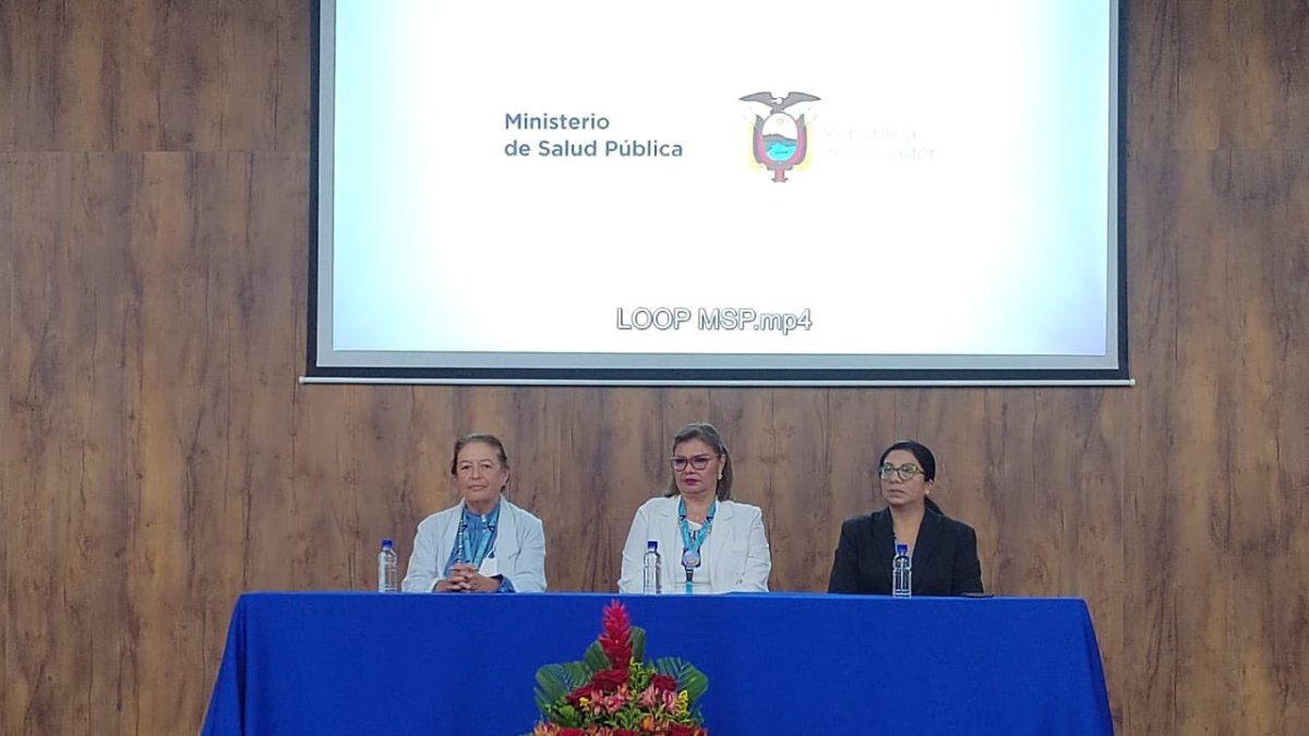 Lucy Jurado (c), coordinadora zonal 8 del Ministerio de Salud Pública.