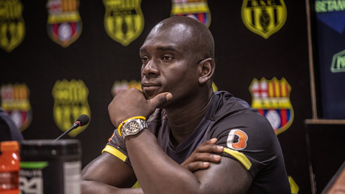 El DT ecuatoriano asumió las riendas del elenco amarillo.