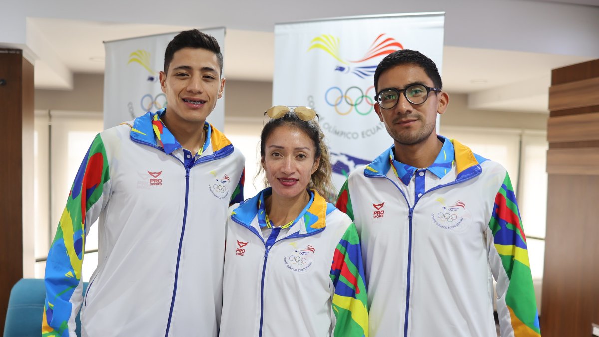 (De izq. a der.) Los atletas David Hurtado, Rosalba Chacha y Daniel Pintado, estuvieron presentes.