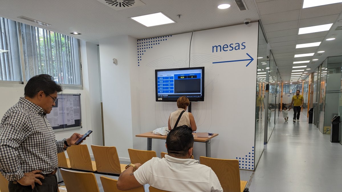 Testimonio. Los compatriotas señalan un deterioro en los servicios de las embajadas y consulados de Ecuador.