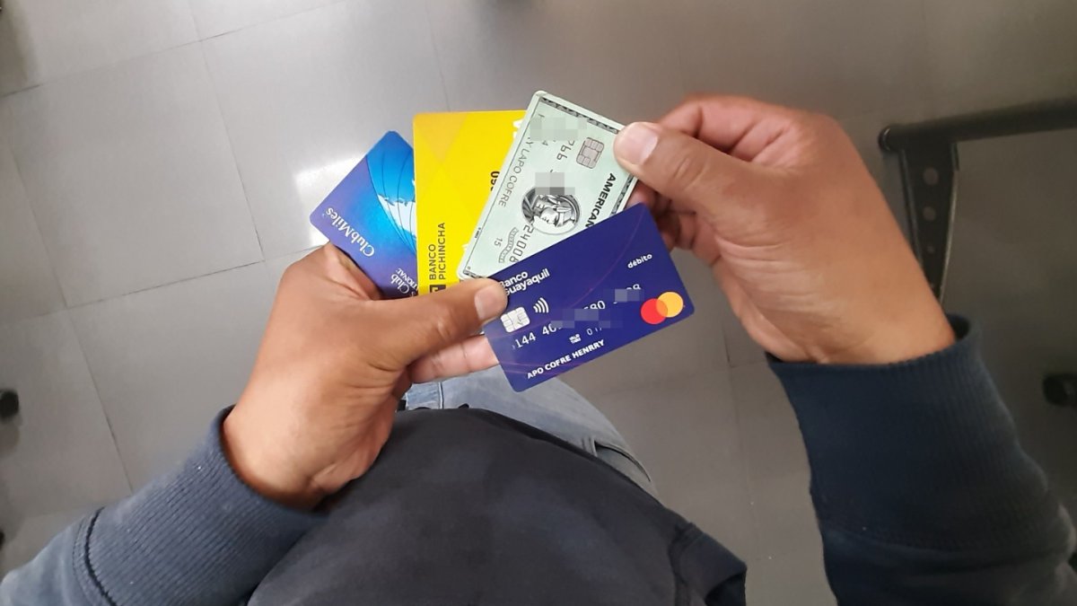 Los consumos con tarjetas en el exterior entre 2020 y 2021 están en la mira.