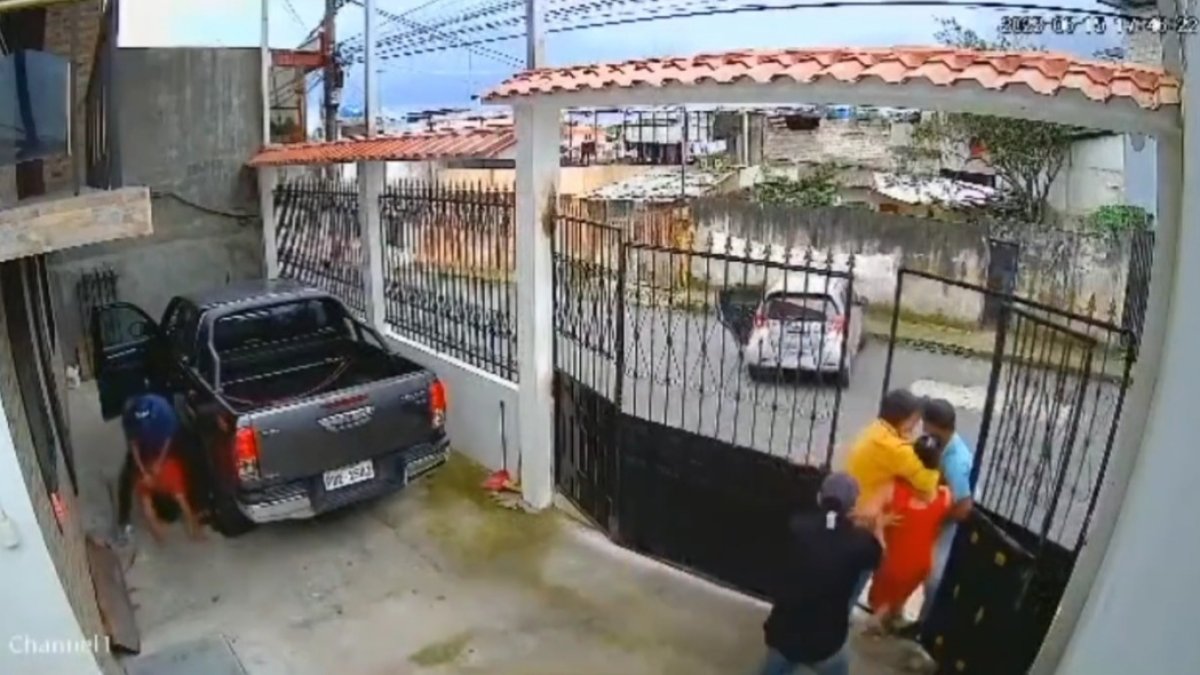 Secuestro. Cinco hombres irrumpieron en la casa de una pareja en Santo Domingo de los Tsáchilas.
