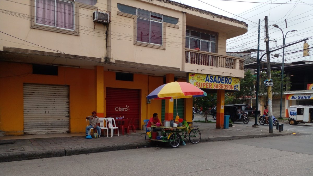 El centro del cantón Daule registró poco movimiento debido al cierre de los locales comerciales.