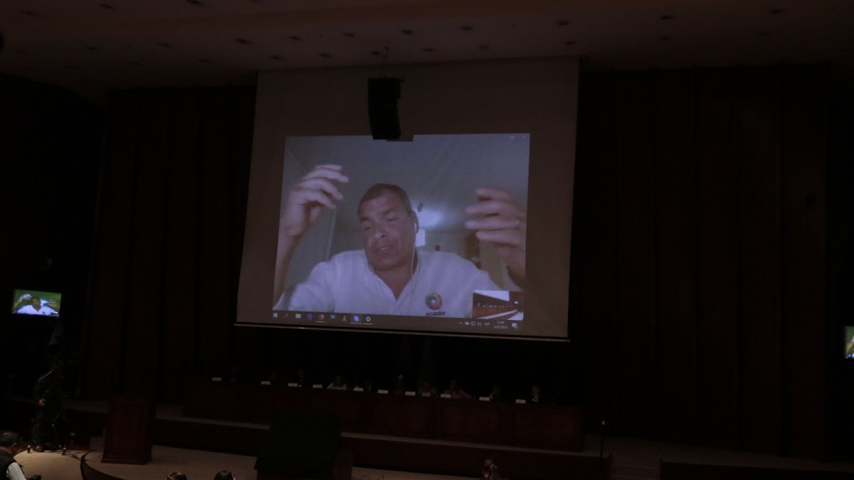 Comparecencia. El 14 de agosto de 2018, la autoridad moral de una viuda, Patricia Ochoa, logró lo imposible: sentar al expresidente prófugo en el banquillo ante la Asamblea.