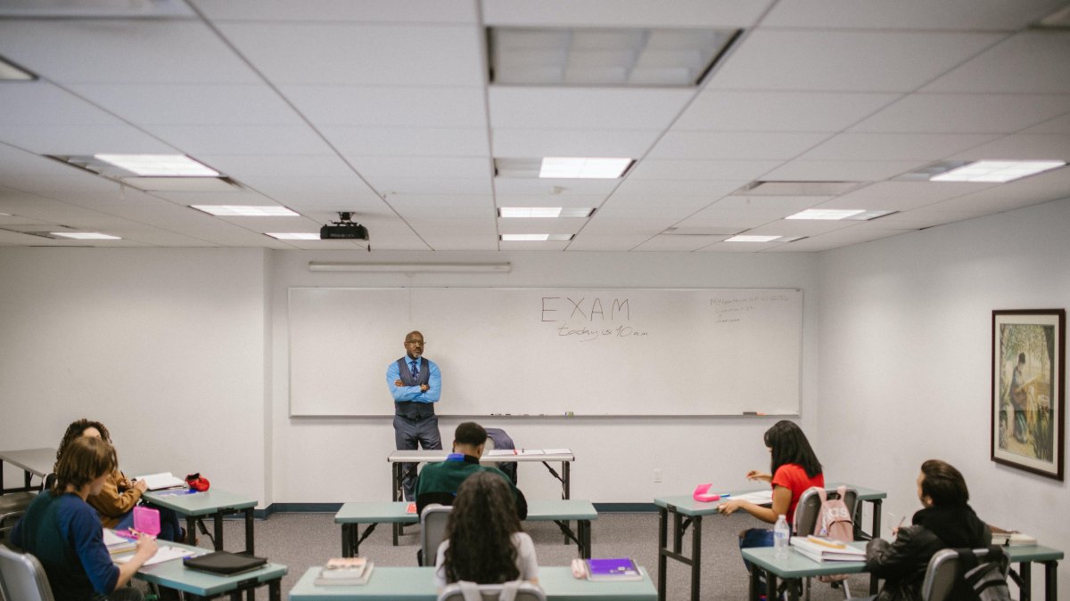 Estudio. Los estudiantes rinden peor en los exámenes matutinos como consecuencia de la privación del sueño.