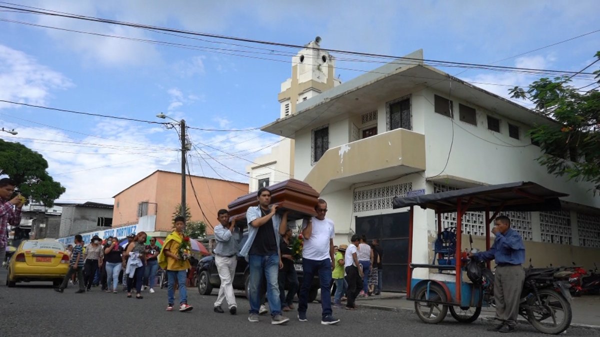 Bella fue sepultada la tarde del sábado en Babahoyo, ocho días después de haber 'resucitado'.
