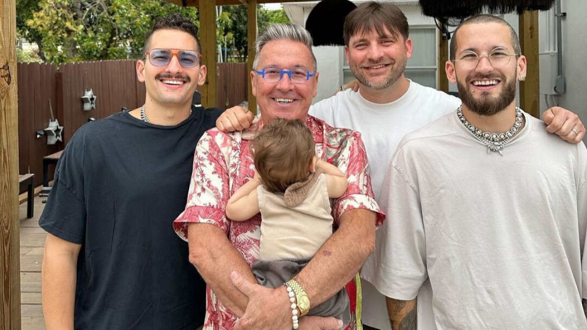 Esta foto compartida hace unas semanas por Marlene, aparece Montaner acompañado de Mau, Ricky, Alejandro y Apolo