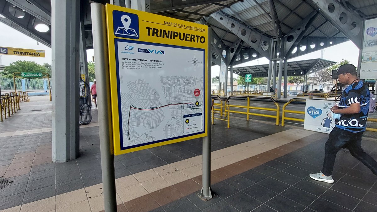 Escenario. En la terminal del sistema que se encuentra en la avenida 25 de Julio, en el sur de la ciudad, se observan carteles que dan más información sobre las rutas alimentadoras 