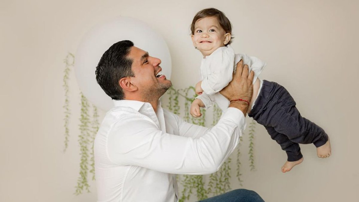 Emilio con su hijo, Lorenzo.