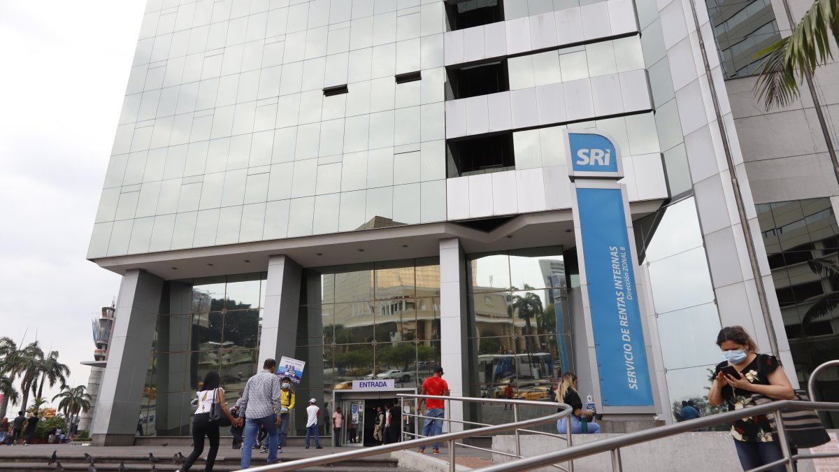 Sede.- El edificio del Sistema de Rentas Internas en Guayaquil, en la avenida Orellana.