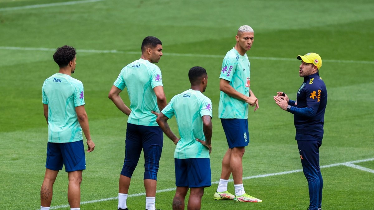 Ramon Menezes dirige sus últimos partidos con Brasil.