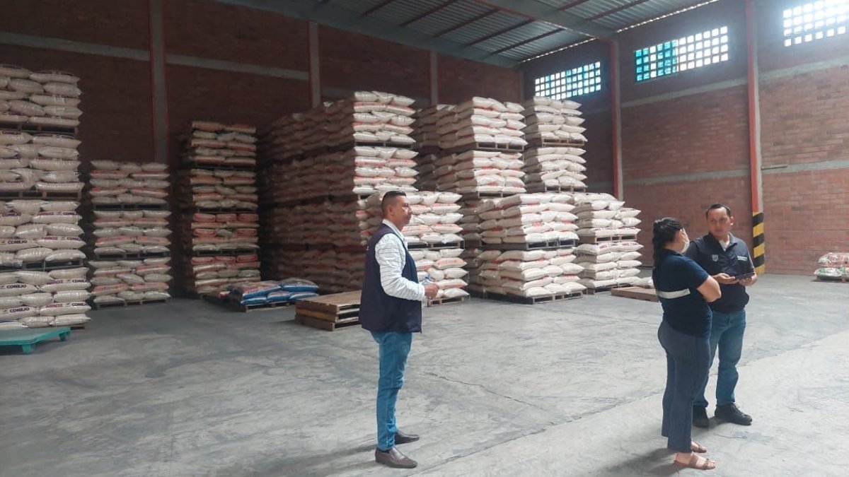 Operativo.- El control de la Gobernación del Guayas en las piladoras por el incremento en el precio del arroz.