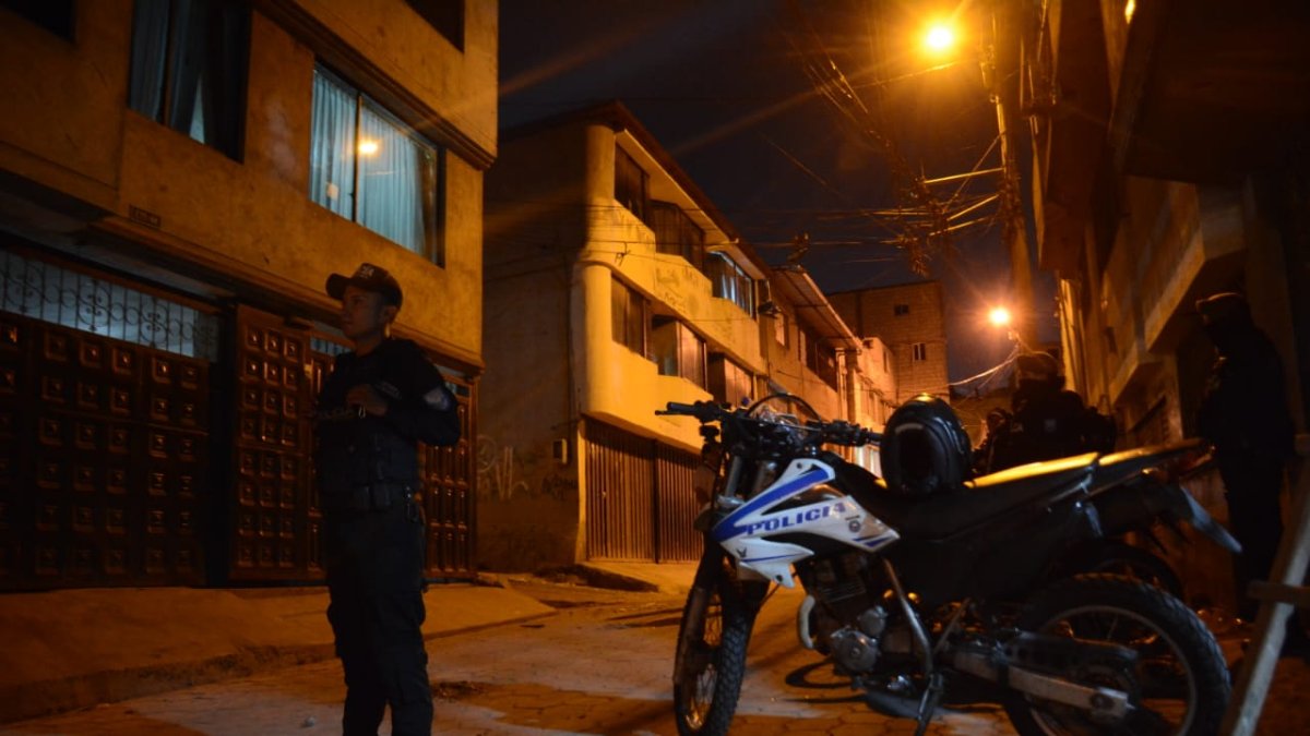 Por ahora, la vigilancia se da también con dos patrulleros en la calle Francisco de la Torre.