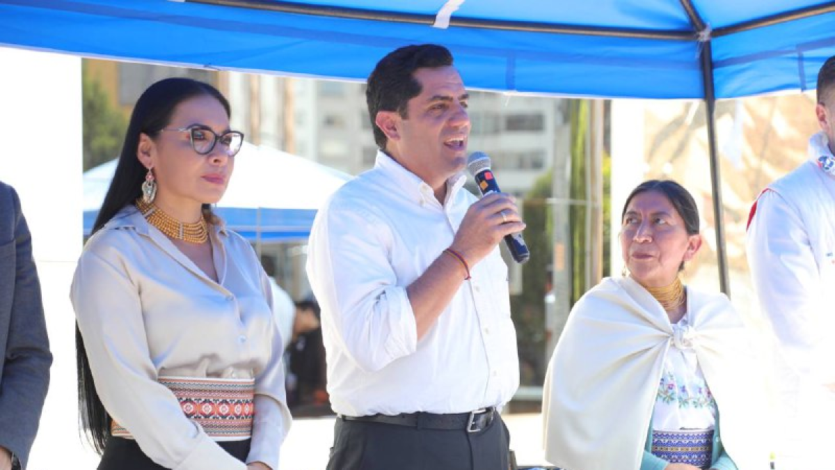 Xavier Hervas y Luz Vega inscribieron su binomio el 12 de junio de 2023 en el Consejo Nacional Electoral.