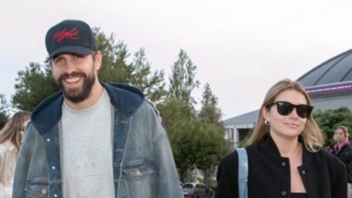 Gerard Piqué junto a la mujer por la que perdió la cabeza.