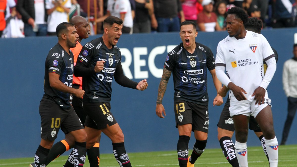 Los rayados ganaron la primera etapa de la LigaPro. Los albos, en cambio, pese a la gran inversión, no fueron protagonistas.