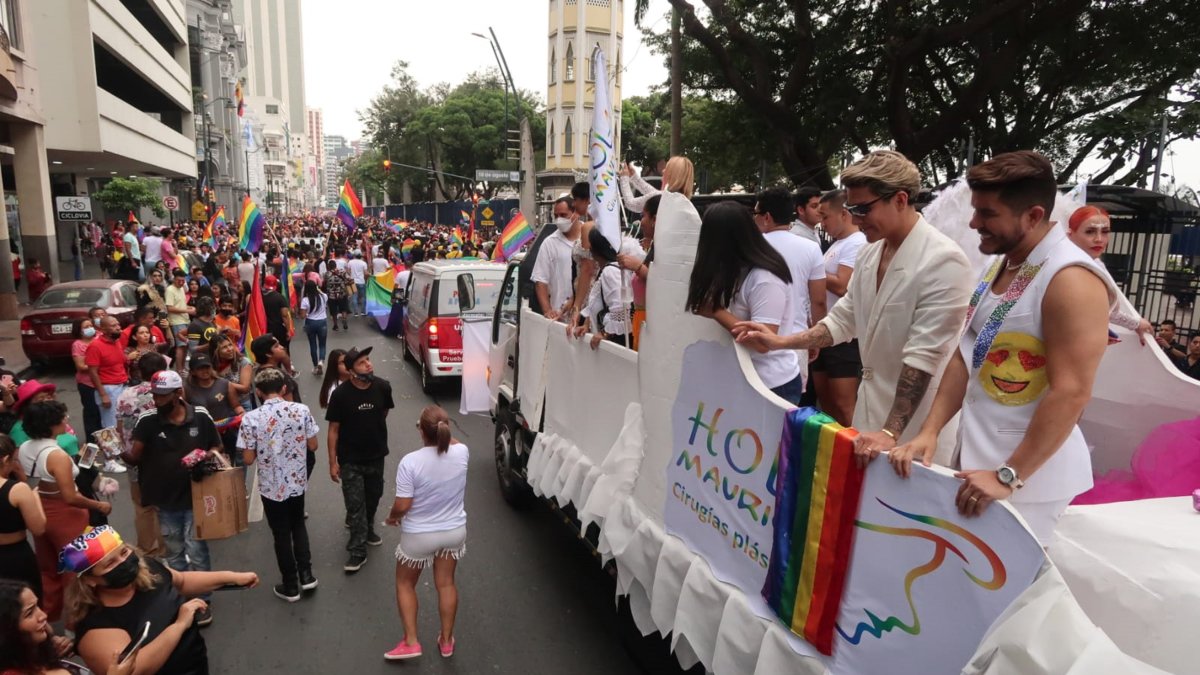 El permiso para el desfile contemplaba la salida desde el malecón y bajaba por la avenida 9 de Octubre al parque Centenario.