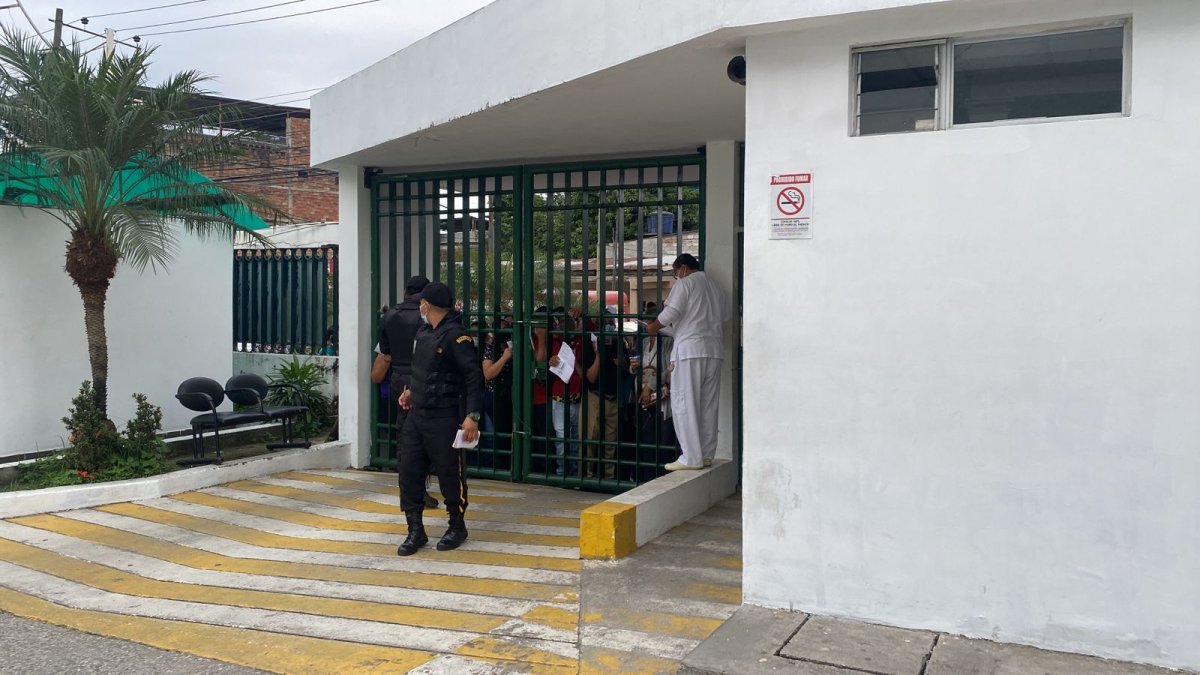 El IESS informó este 21 de junio del cierre temporal del Hospital Básico de Durán por la implementación del Código Plata. Solo atenderán las cirugías programadas.