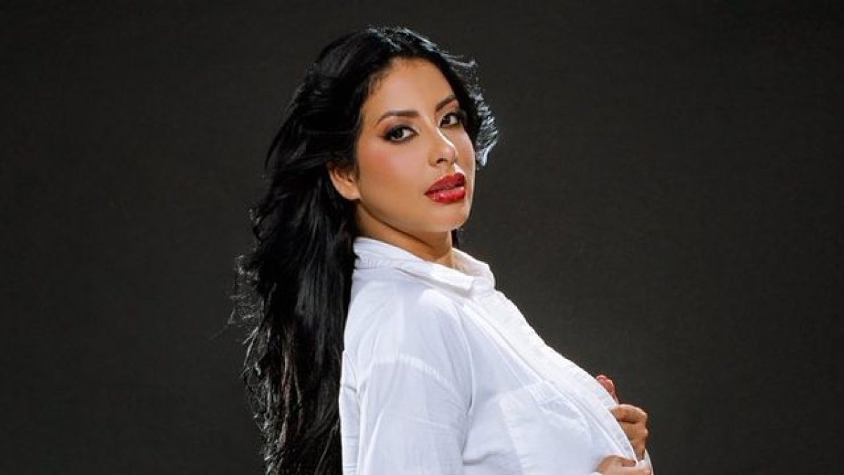 Se dio a conocer por su relación con el youtuber Felipe Crespo