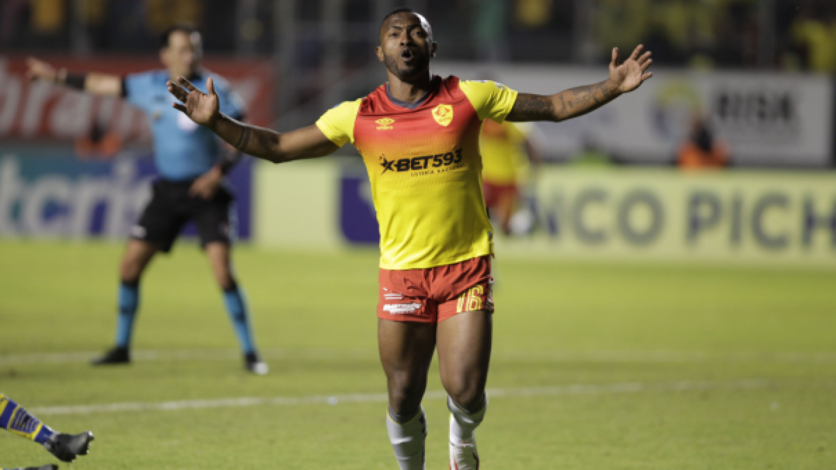 El lateral derecho salió de Aucas por problemas con el cuerpo técnico.