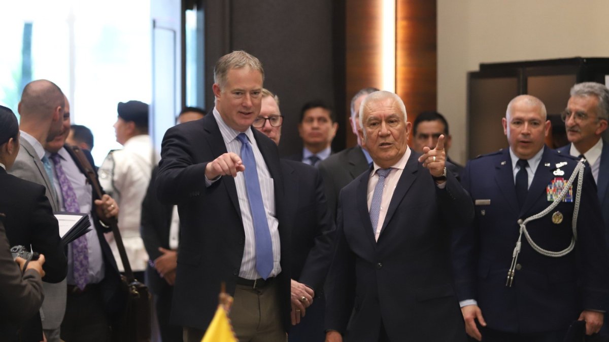 Encuentro. En un hotel del norte de Quito se realizó una reunión bilateral de Defensa.