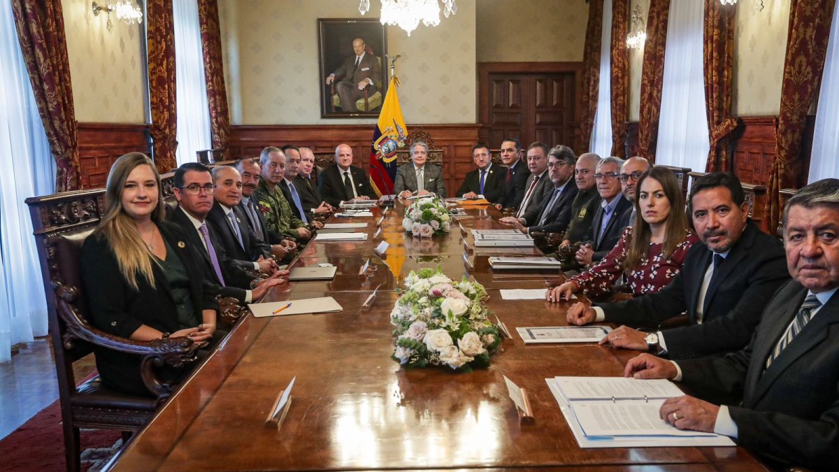Los asistentes al Consejo de Seguridad Pública y del Estado (Cosepe), en Carondelet.