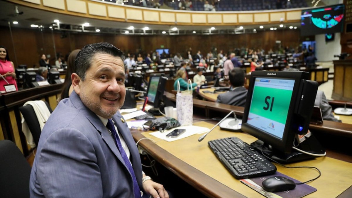 Candidato. El nuevo amigo de Jaime Nebot quiere reelegirse. Con su ejército de trolls limpia los obstáculos del camino.