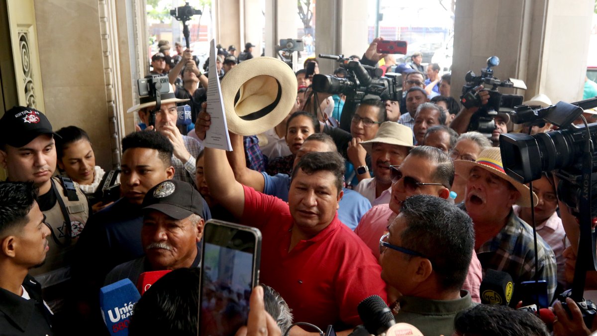 Protesta.- Los agricultores hicieron un plantón el jueves 22 de junio de 2023 en contra de la importación del arroz.