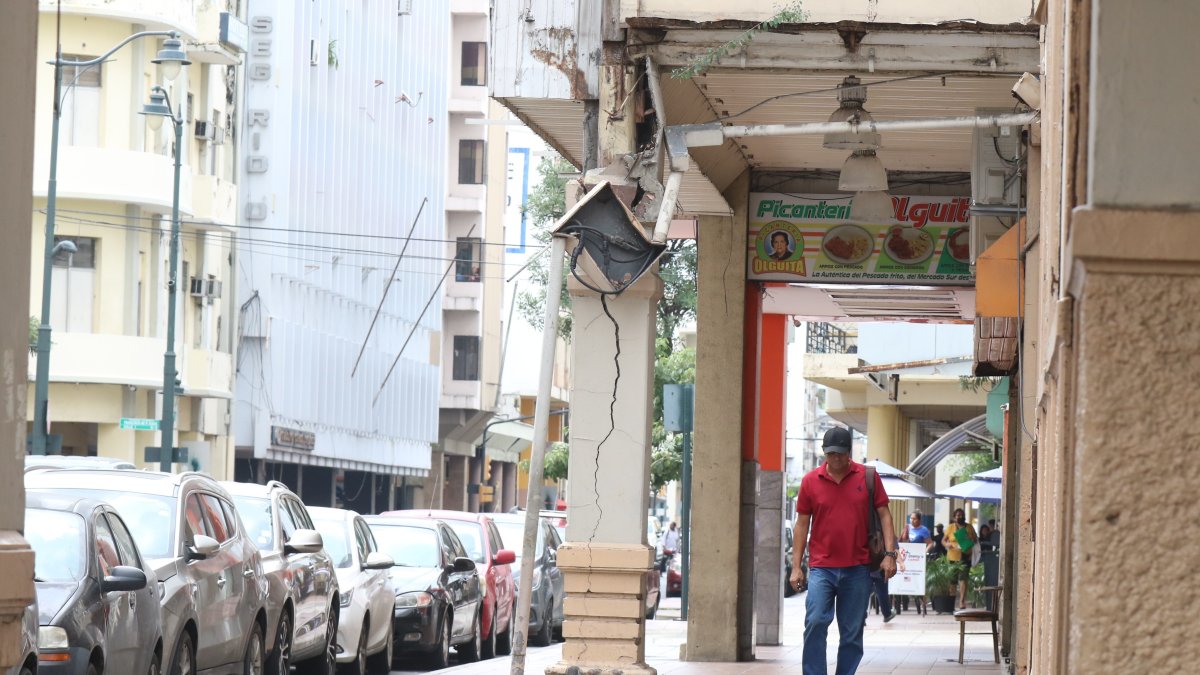El inmueble en peligro está ubicado en Escobedo y 9 de Octubre.