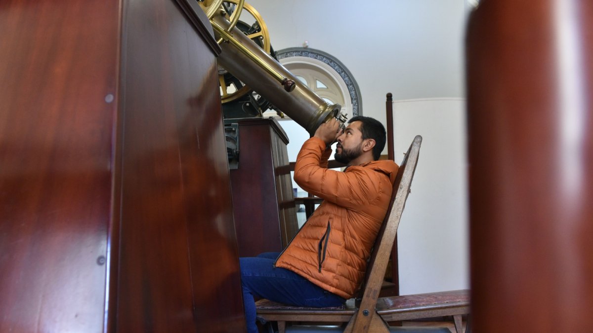 Visitas. Durante los tres meses de verano se llevan a cabo encuentros nocturnos para avistar planetas y estrellas desde el telescopio Merz.