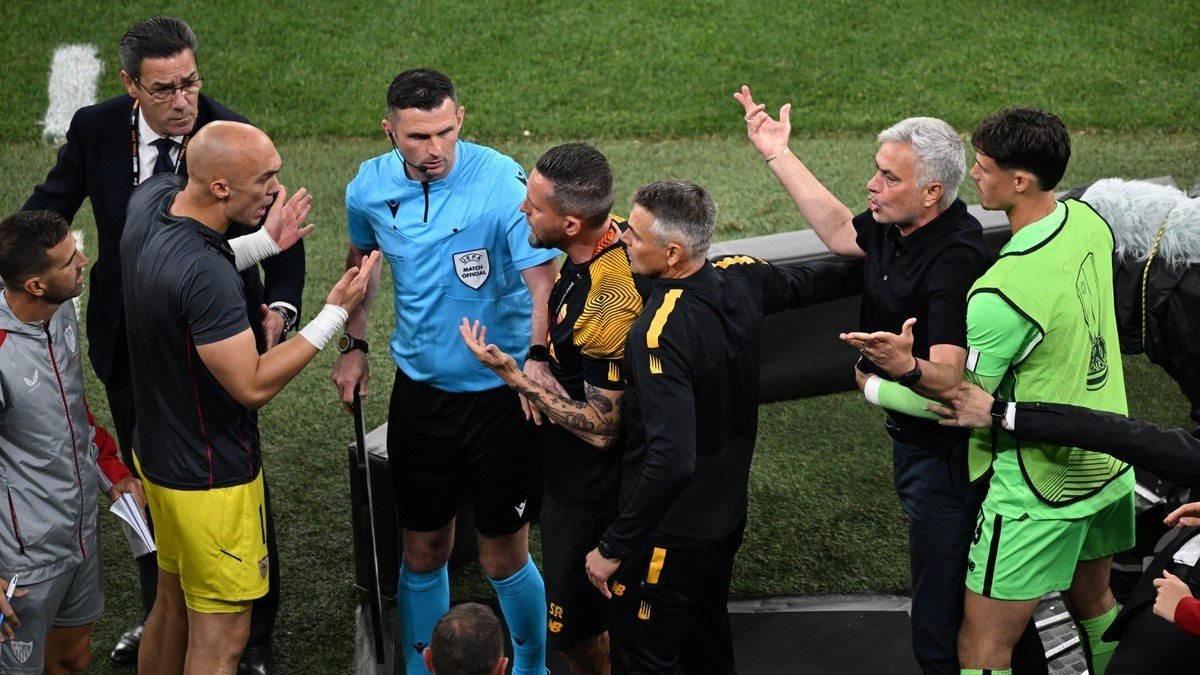 El DT luso decidió abandonar su cargo en la UEFA debido a que no estaba de acuerdo con la sanción impuesta en su contra.