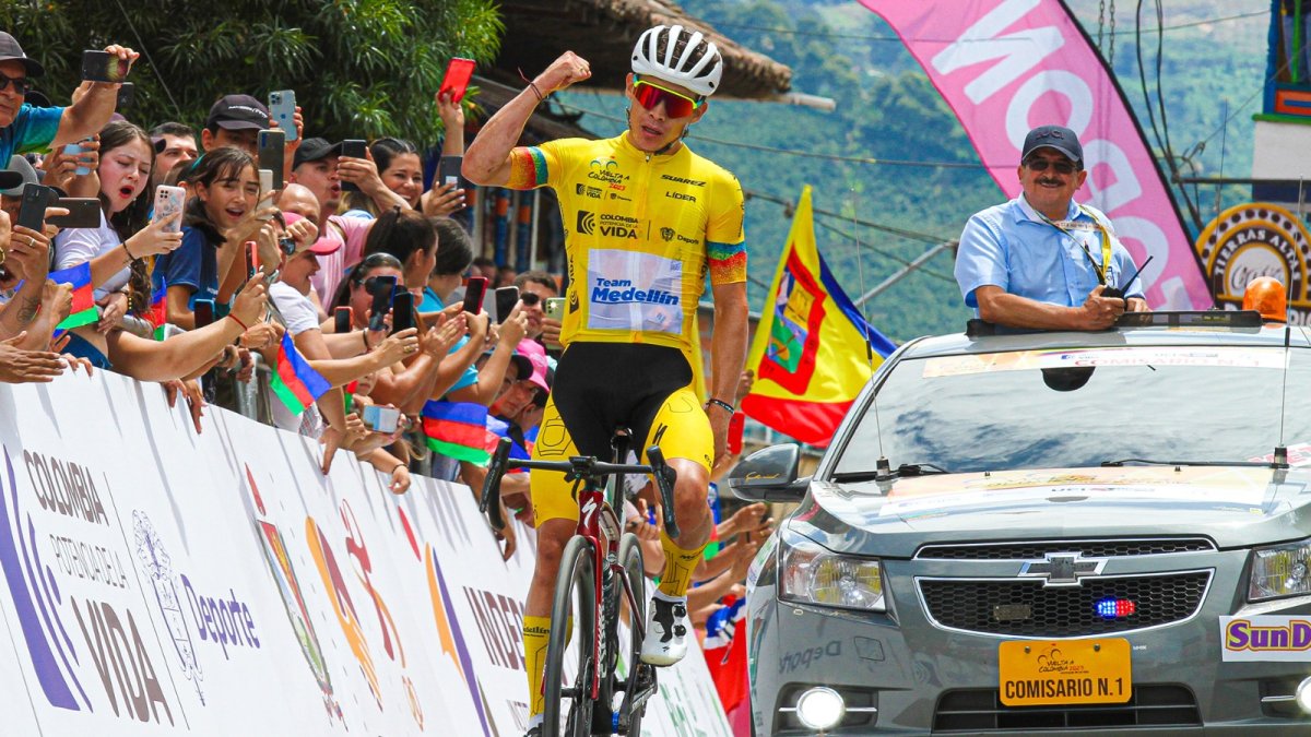 El ciclista colombiano se hace fuerte tras ganar la 7ma etapa.