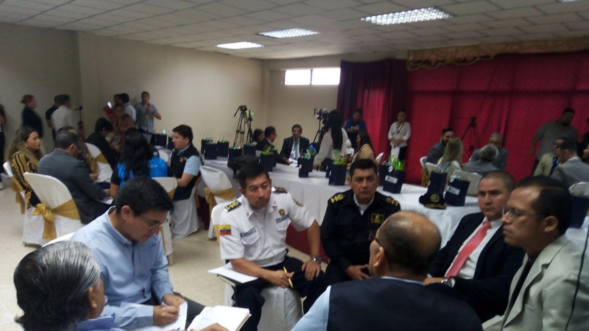 Trabajo. Representantes de varias entidades conformaron las mesas de trabajo.