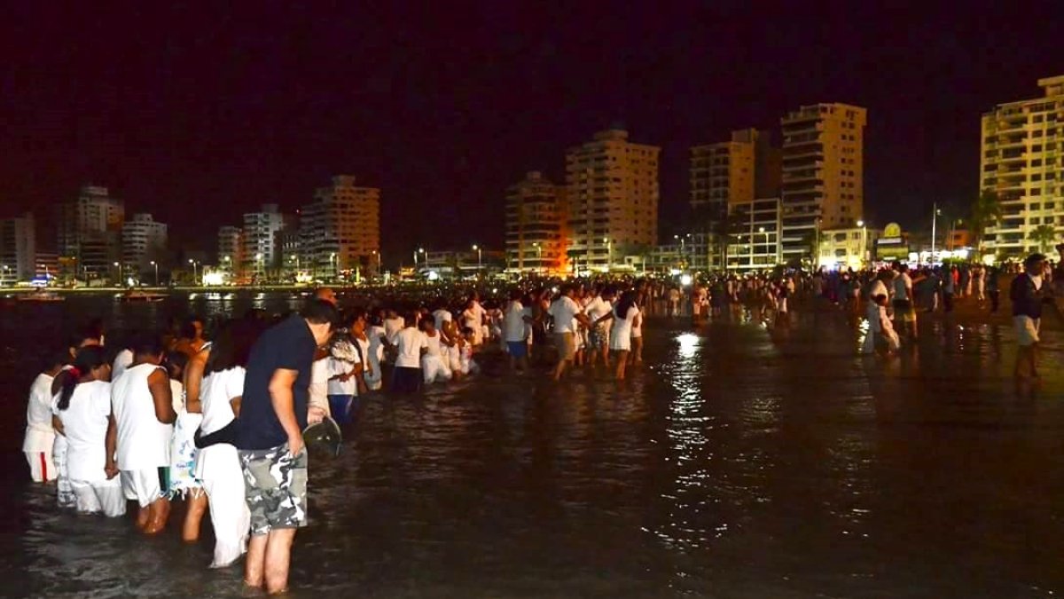 Tradición. Miles cumplieron, el 23 de junio de 2022, el baño de fe.