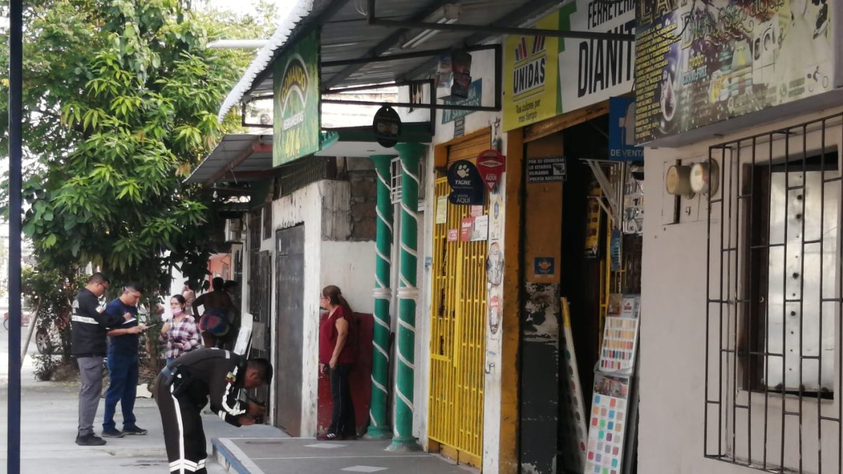 Guayaquil: extorsionadores balearon a un abuelito en el Guasmo sur.