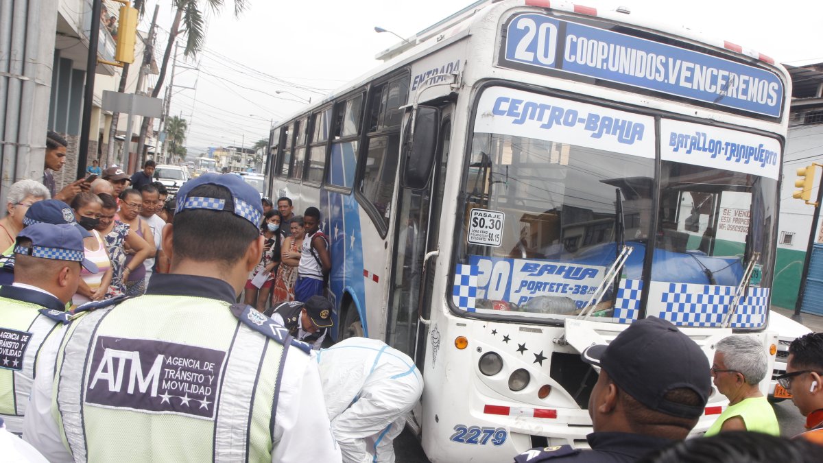 Guayaquil. Agentes de la ATM acudieron al lugar del accidente.