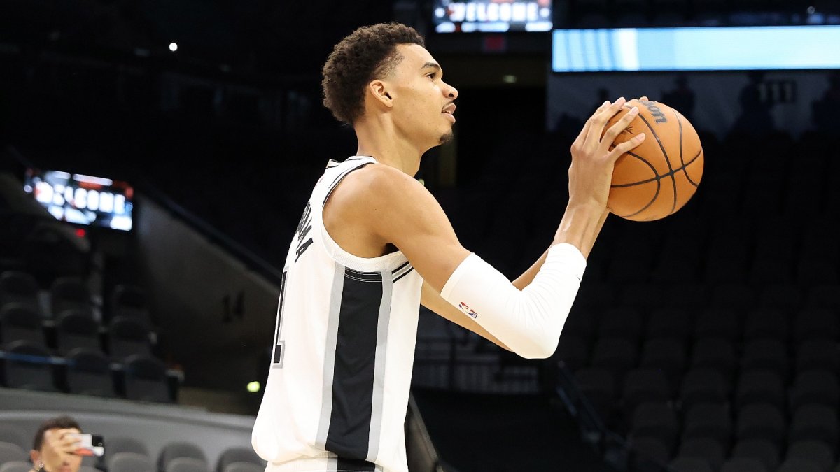 Wembanyama  hace pocos días se puso ya el uniforme del equipo de los Spurs.