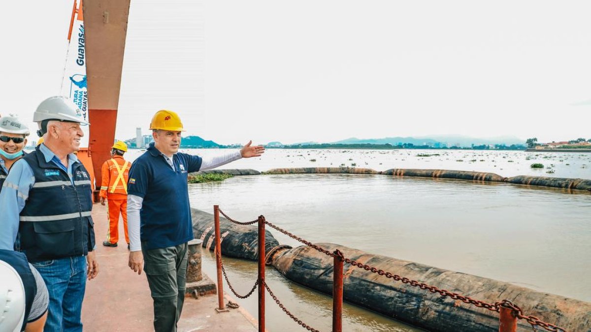El dragado del río Guayas estaba previsto que inicie en octubre de 2022.