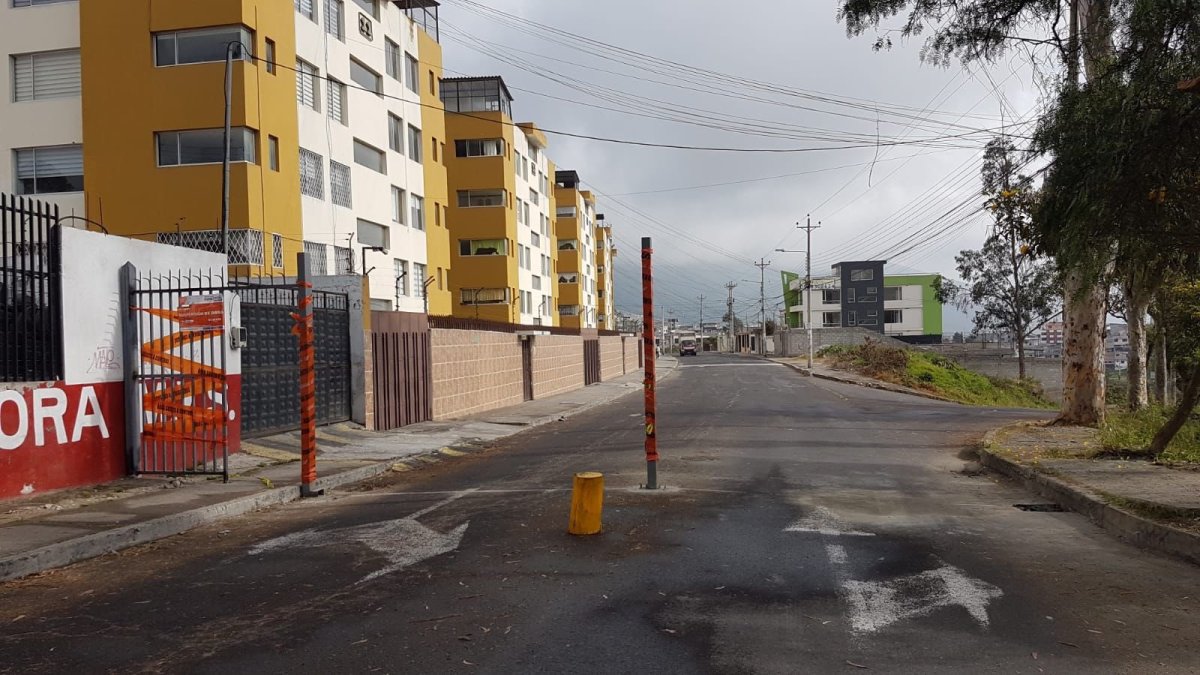 Carcelén. Los vecinos fueron sancionados por intentar cerrar la calle.