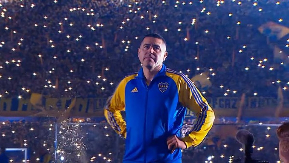 Riquelme fue ovacionado por más de 50 mil hinchas que se dieron cita en La Bombonera.