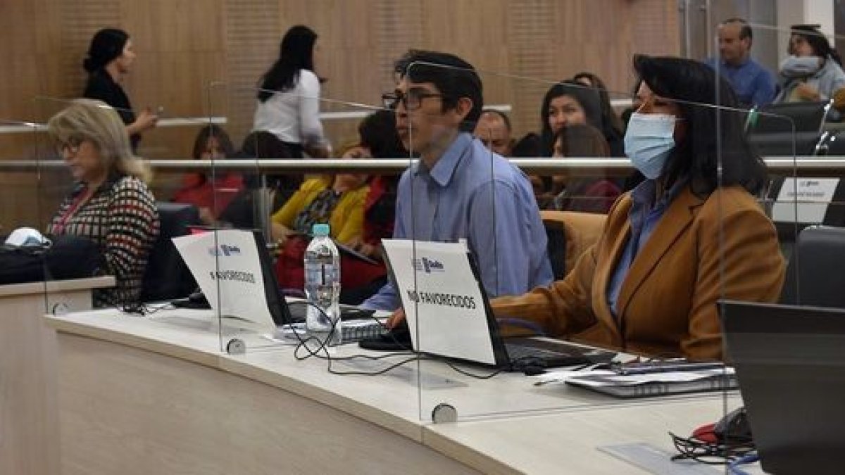 Actividad. Se llevó a cabo el proceso ante notario público, representantes de unidades educativas y Quito Honesto